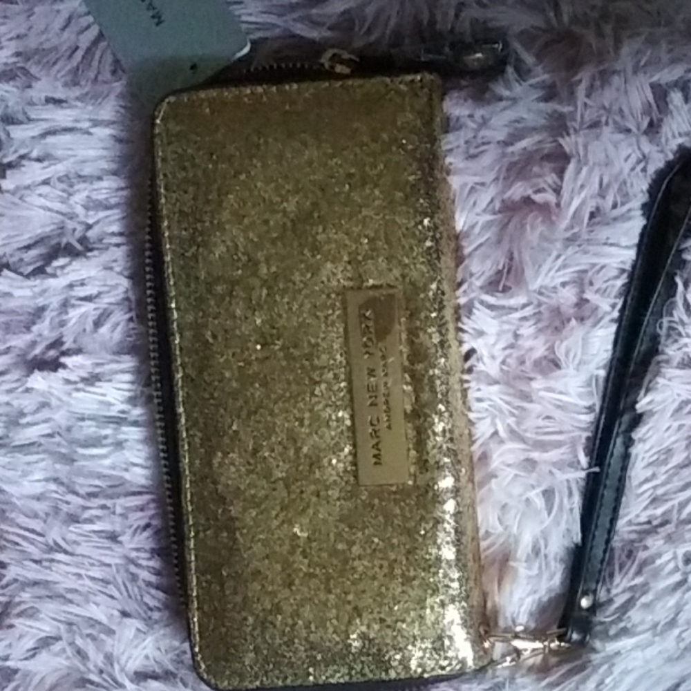 Marc New York Andrew Marc NWT Gold Wallett